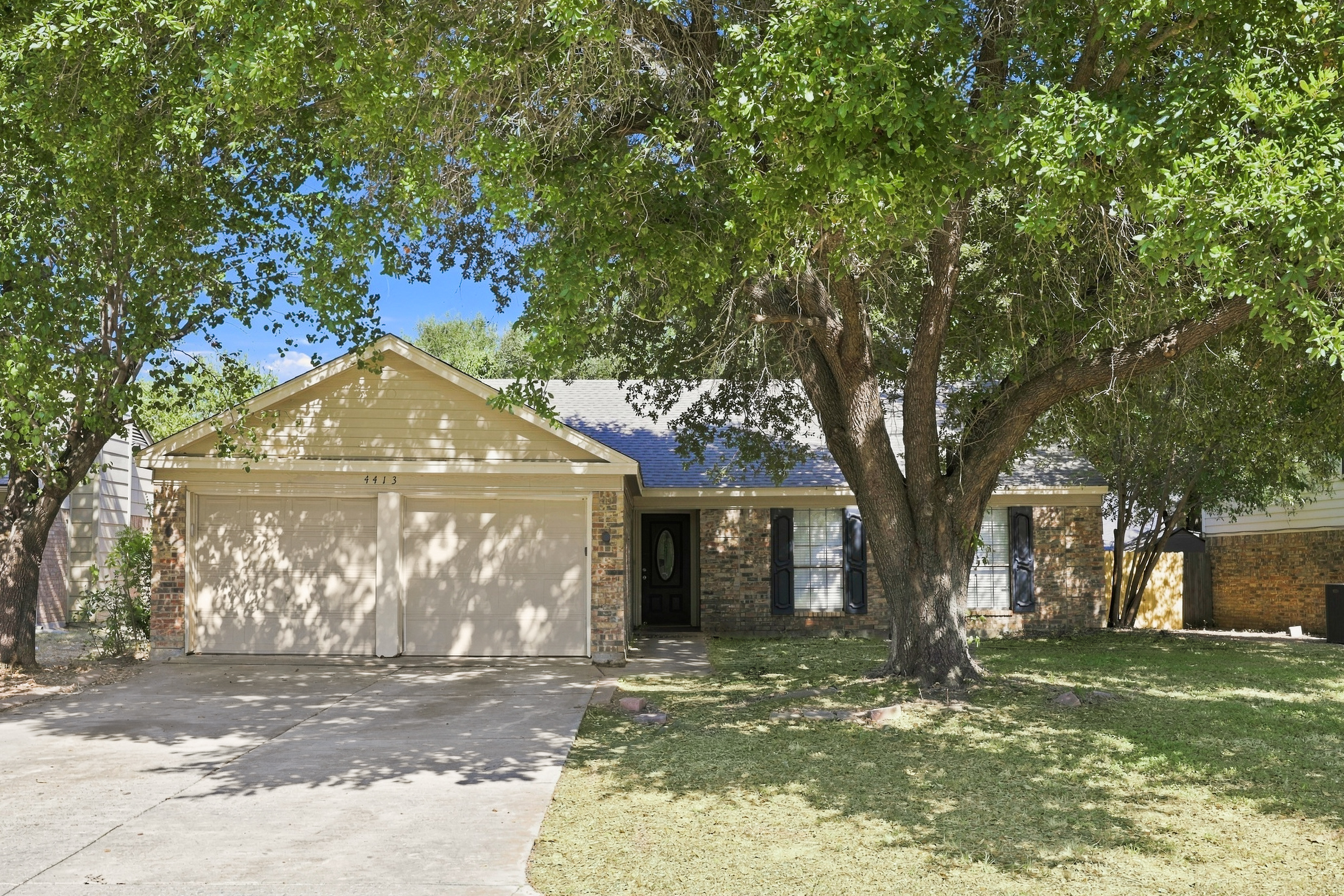 4413 Lorraine Ave Grand Prairie, TX 75052